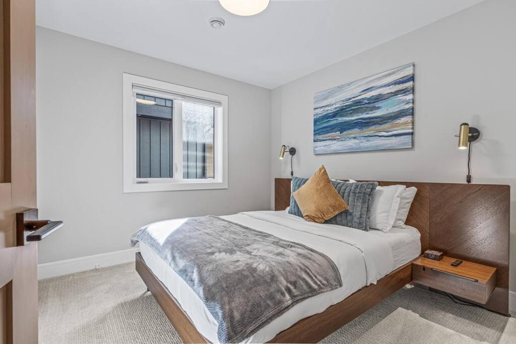 Miner's Peak - 4 Br/4 Bth Private Hot Tub/townhouse Canmore