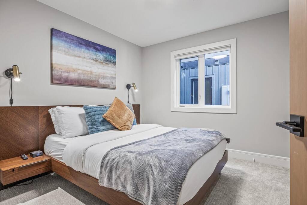 Miner's Peak - 4 Br/4 Bth Private Hot Tub/townhouse Canmore