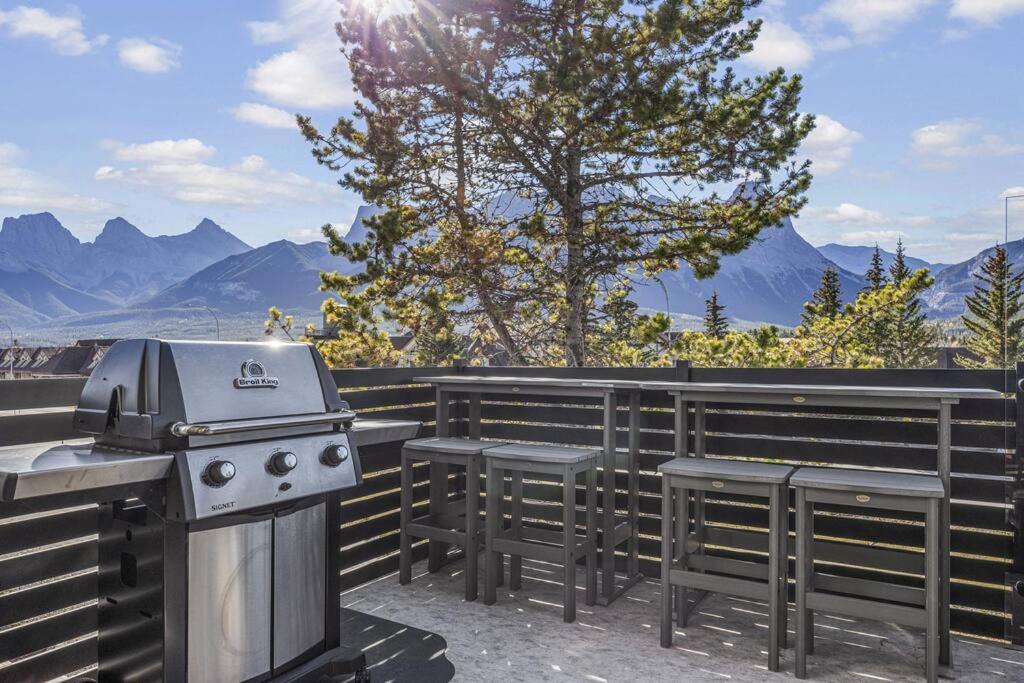 Miner's Peak - 4 Br/4 Bth Private Hot Tub/townhouse Holiday home Canmore
