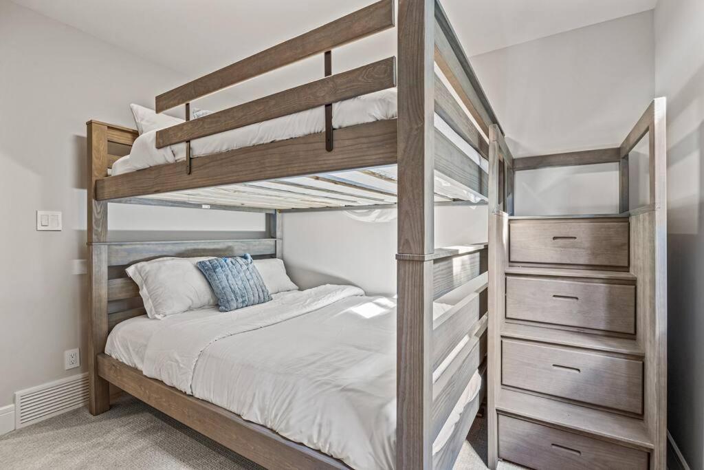 Holiday home Miner's Peak - 4 Br/4 Bth Private Hot Tub/townhouse