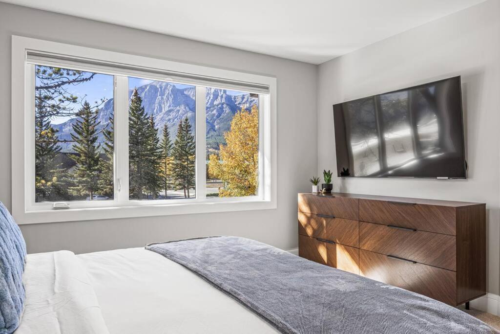 Miner's Peak - 4 Br/4 Bth Private Hot Tub/townhouse Canmore