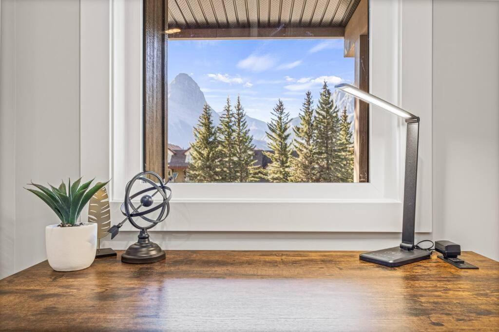 Miner's Peak - 4 Br/4 Bth Private Hot Tub/townhouse Holiday home Canmore