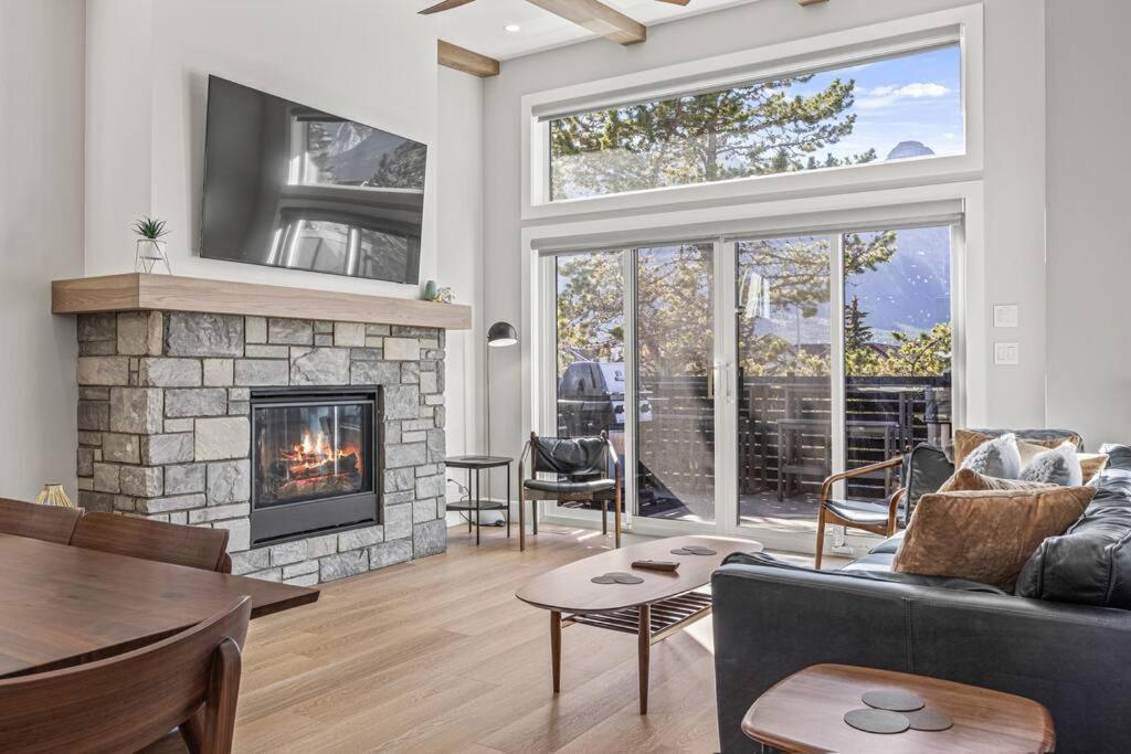 Miner's Peak - 4 Br/4 Bth Private Hot Tub/townhouse Holiday home Canmore